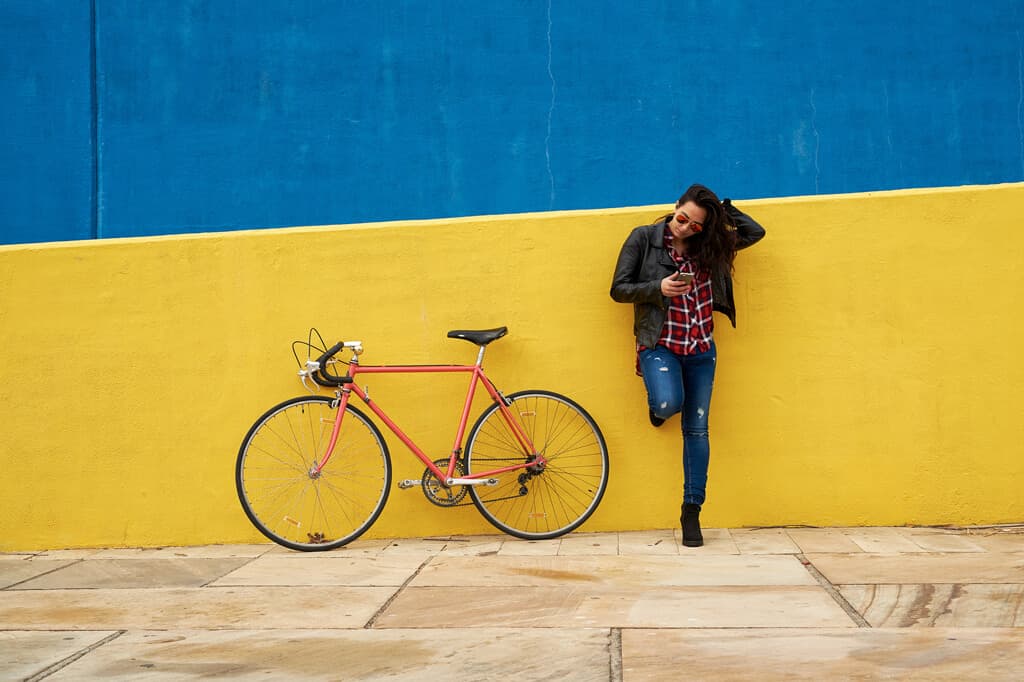 <p>Fahrrad<br /><span class="ampersand">&amp;</span> E-Bike</p>